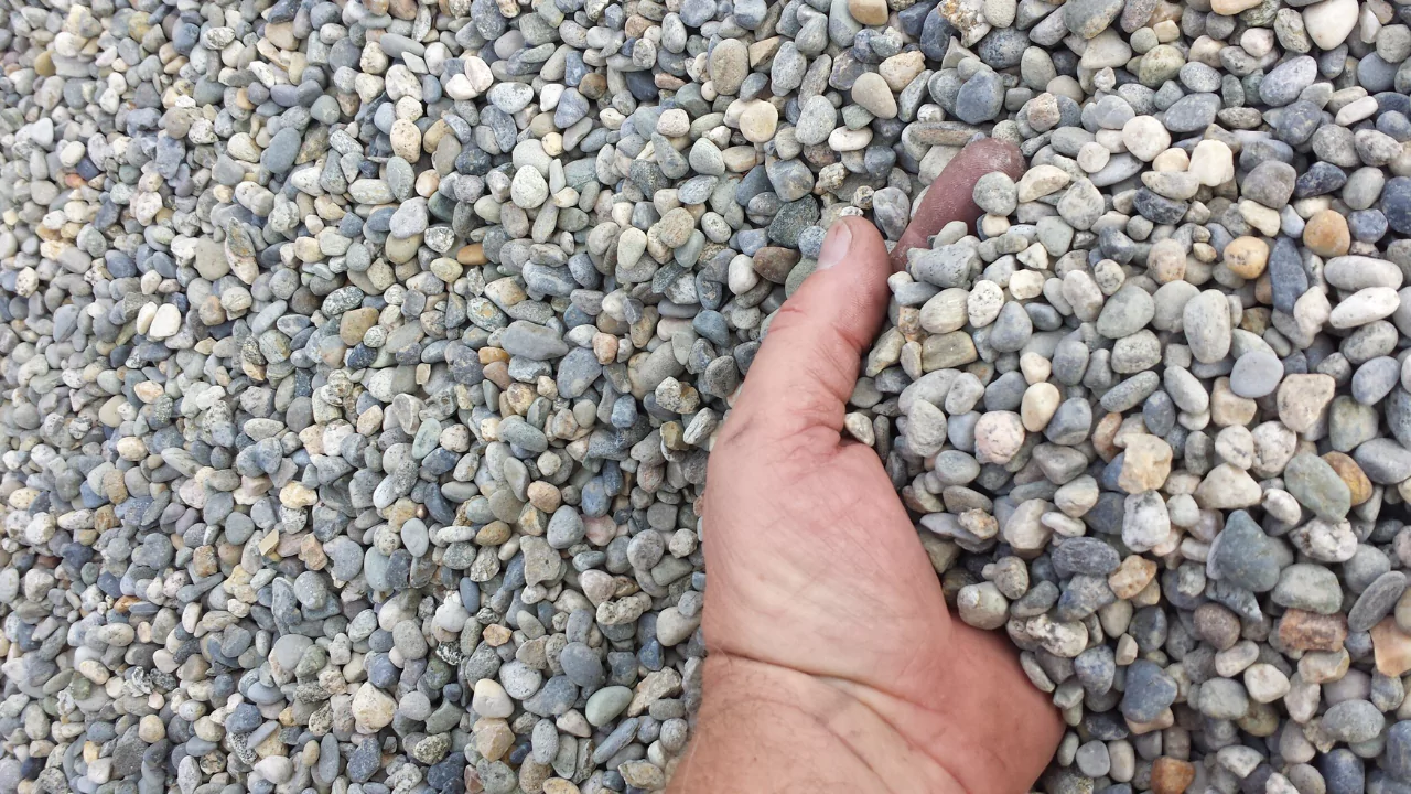 A Guide to Pea Gravel, Gravel, Crushed Stone, River Rocks and Decomposed Granite for Landscaping